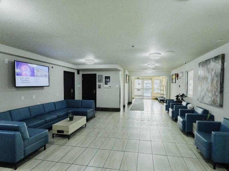 Super 8 By Wyndham Grande Prairie image