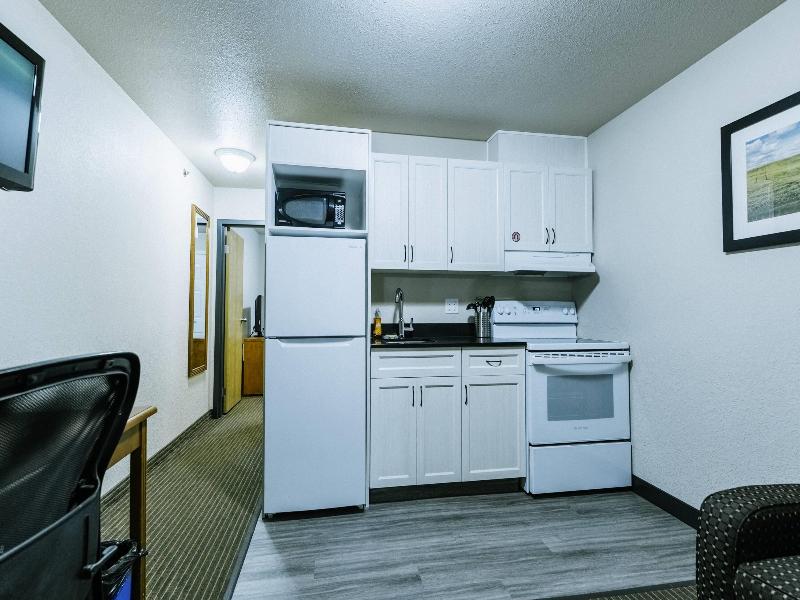 Super 8 By Wyndham Grande Prairie image