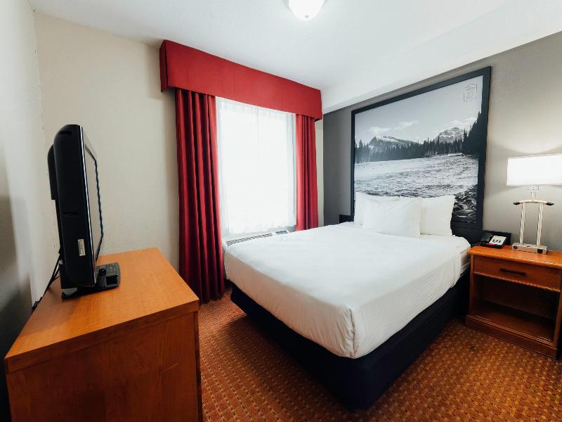 Super 8 By Wyndham Grande Prairie image