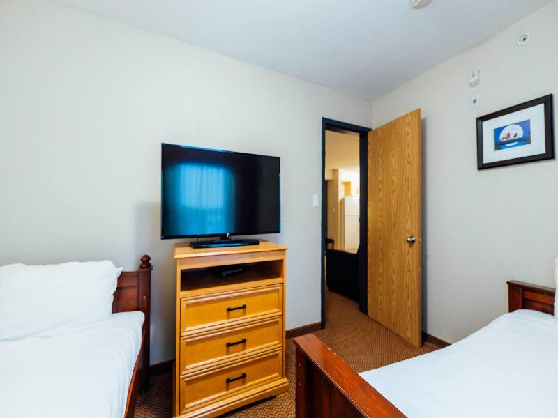Super 8 By Wyndham Grande Prairie image