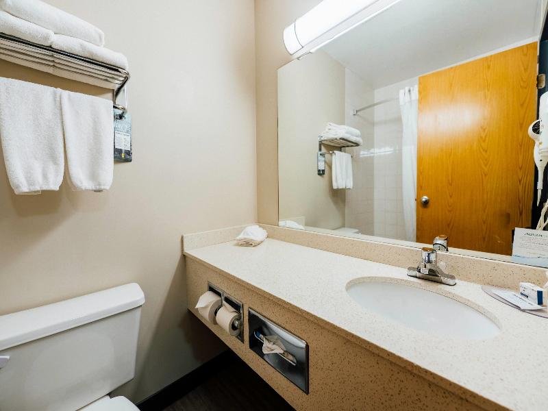Super 8 By Wyndham Grande Prairie image