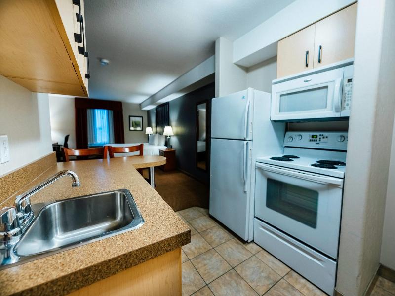 Super 8 By Wyndham Grande Prairie image