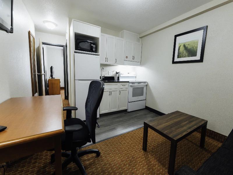 Super 8 By Wyndham Grande Prairie image