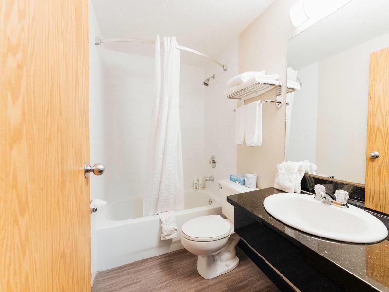 Super 8 By Wyndham Grande Prairie image