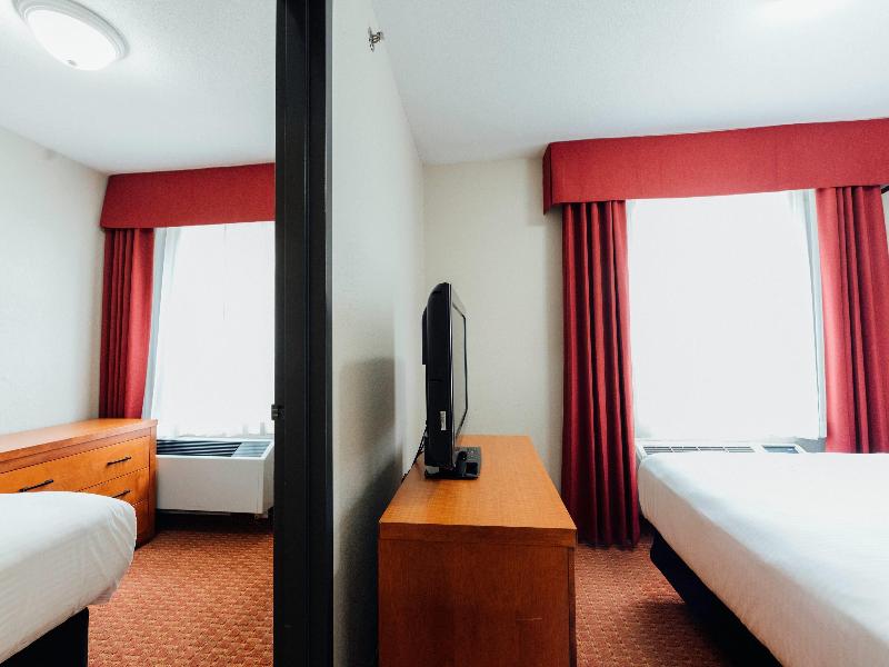 Super 8 By Wyndham Grande Prairie image