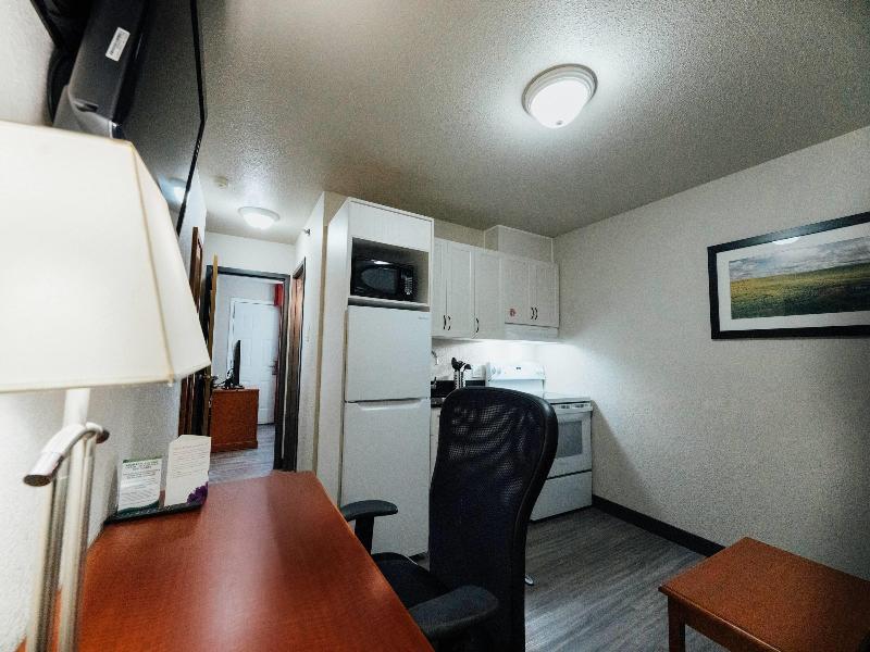 Super 8 By Wyndham Grande Prairie image