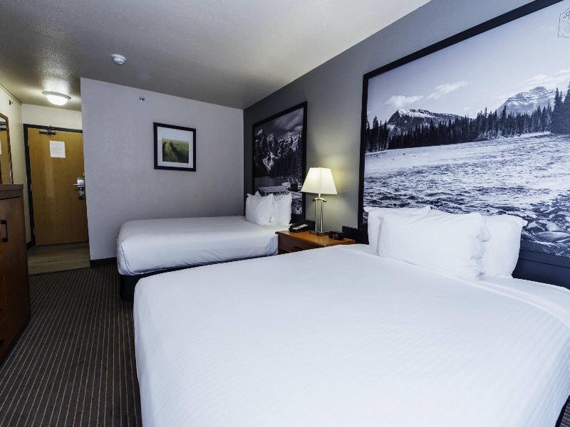 Super 8 By Wyndham Grande Prairie image