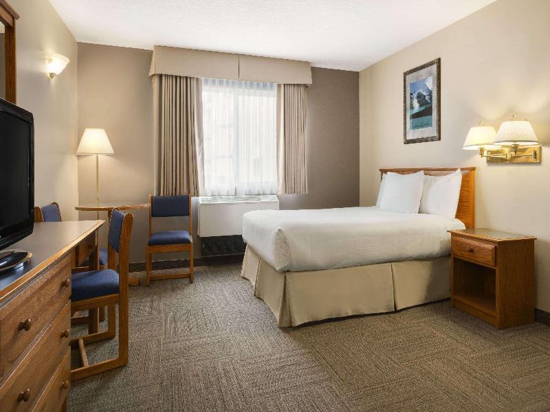 Days Inn By Wyndham Hinton image