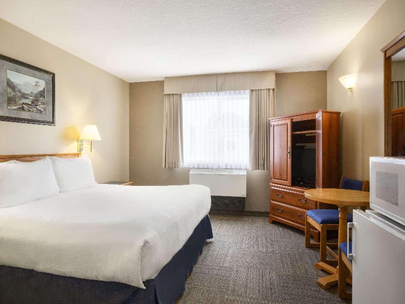 Days Inn By Wyndham Hinton image