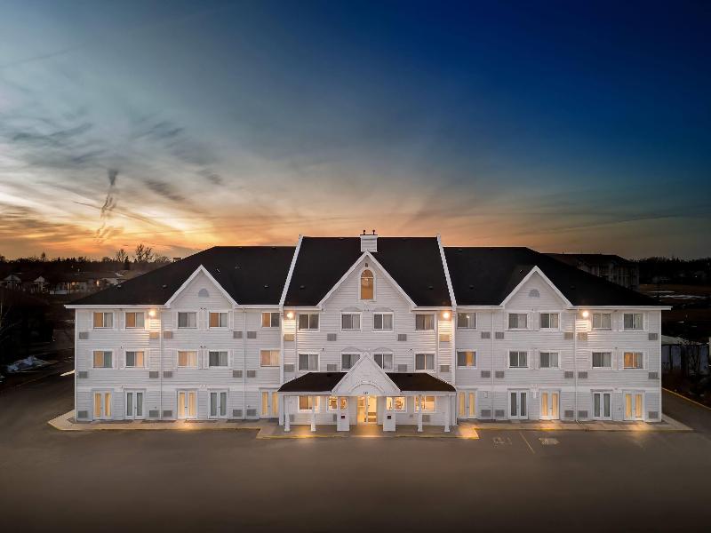 Travelodge Suites by Wyndham Regina/Eastgate Bay image