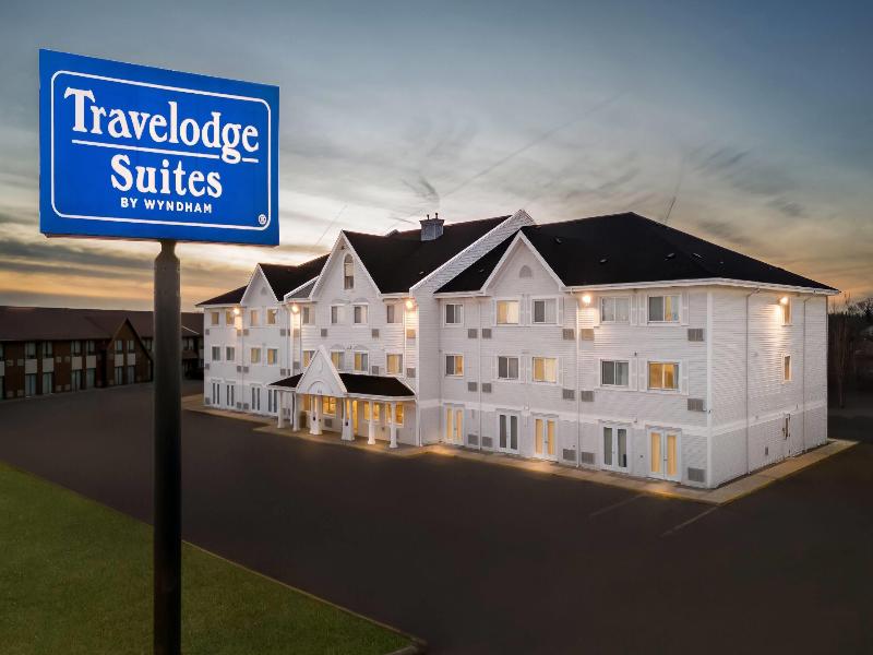 Travelodge Suites by Wyndham Regina/Eastgate Bay image