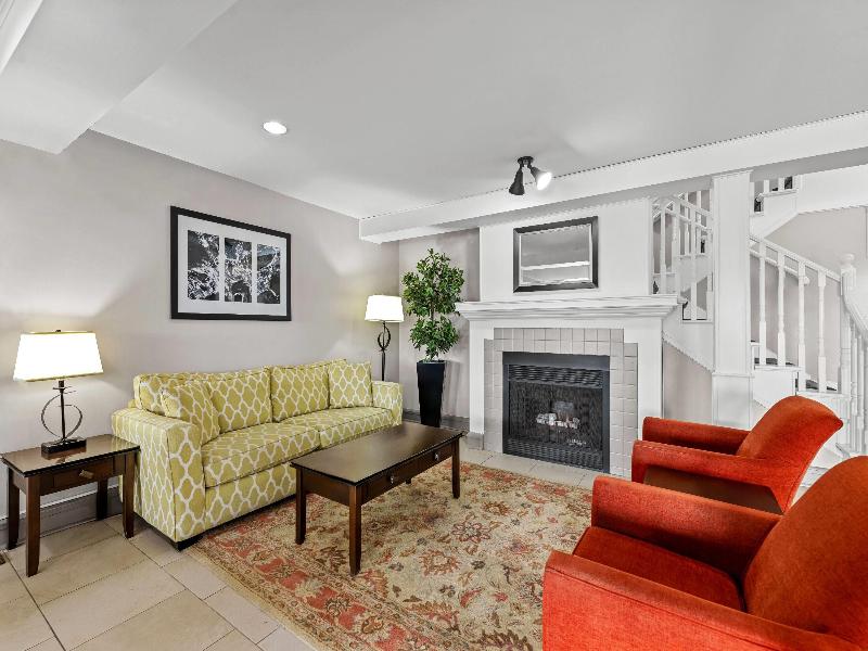 Travelodge Suites by Wyndham Regina/Eastgate Bay image
