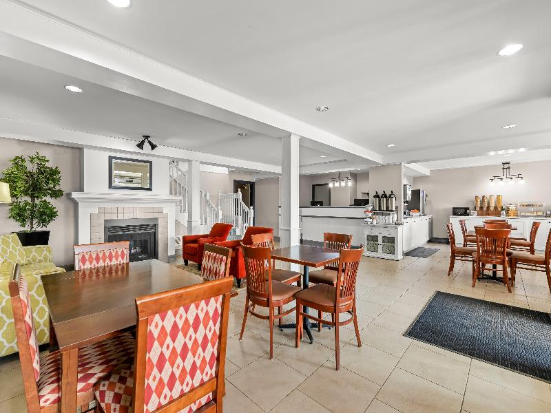 Travelodge Suites by Wyndham Regina/Eastgate Bay image