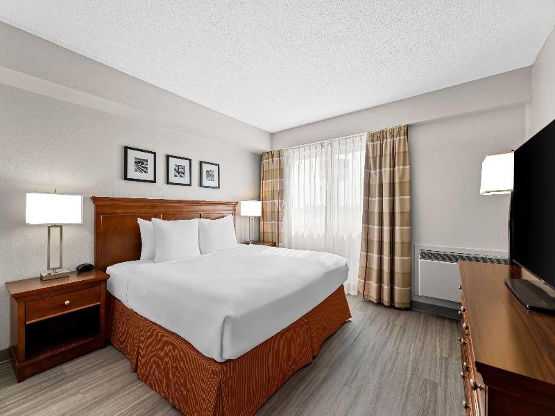 Travelodge Suites by Wyndham Regina/Eastgate Bay image