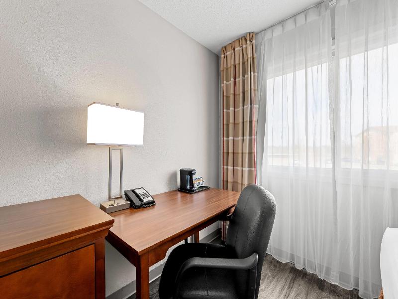 Travelodge Suites by Wyndham Regina/Eastgate Bay image