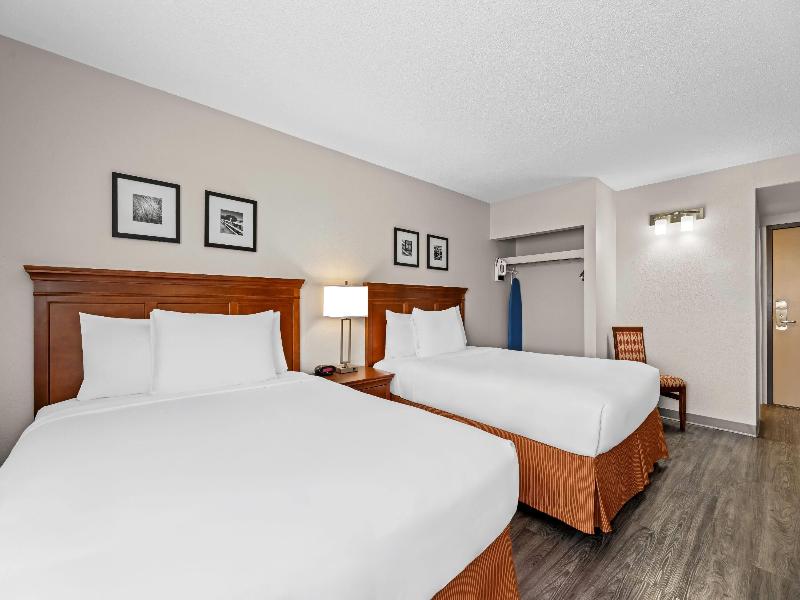 Travelodge Suites by Wyndham Regina/Eastgate Bay image