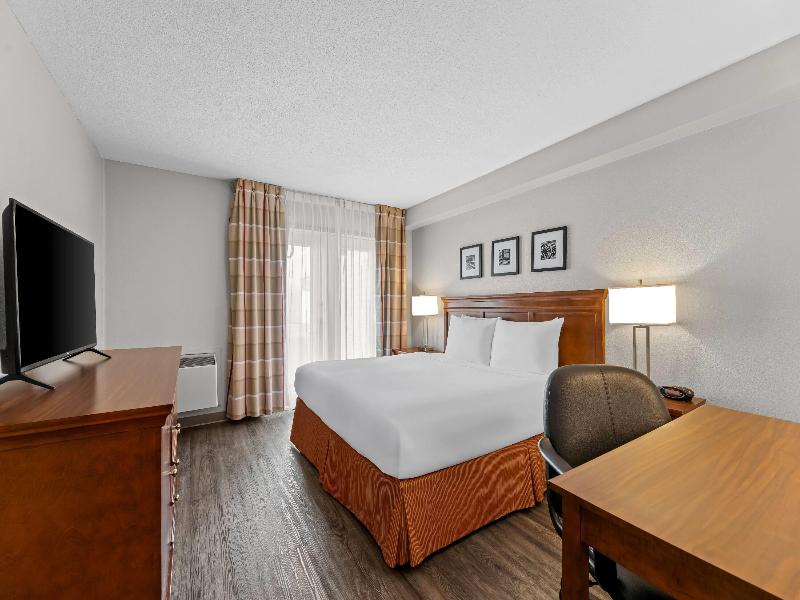 Travelodge Suites by Wyndham Regina/Eastgate Bay image