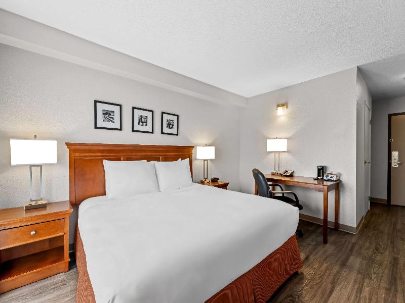 Travelodge Suites by Wyndham Regina/Eastgate Bay image