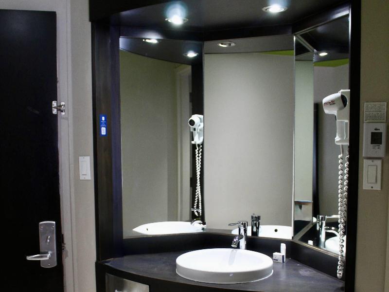 Travelodge By Wyndham Trois-Rivieres image