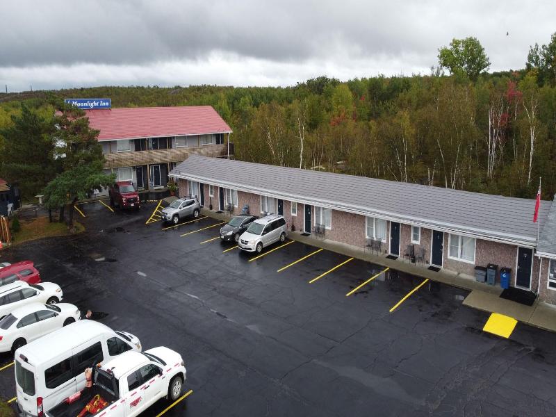 Moonlight Inn & Suites