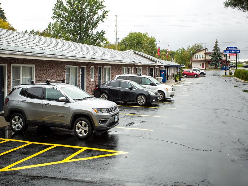 Moonlight Inn & Suites