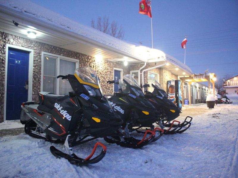 Moonlight Inn & Suites