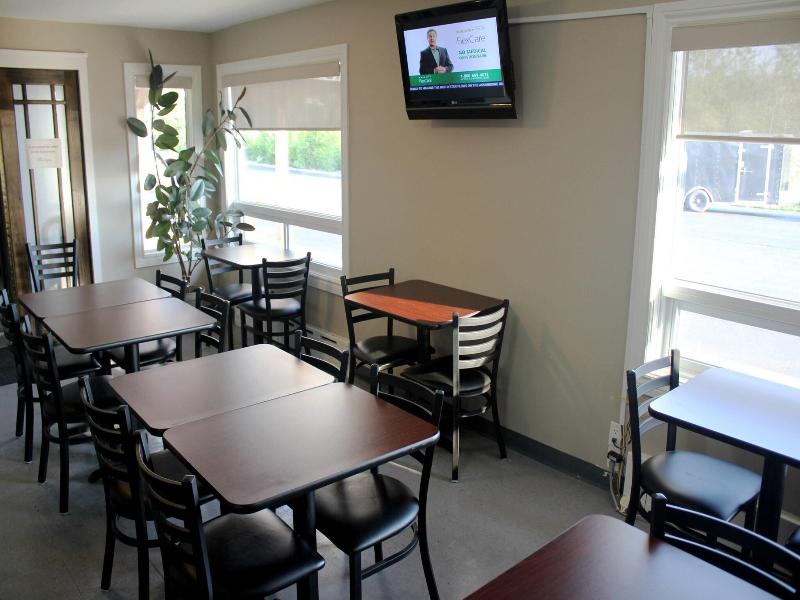 Moonlight Inn & Suites