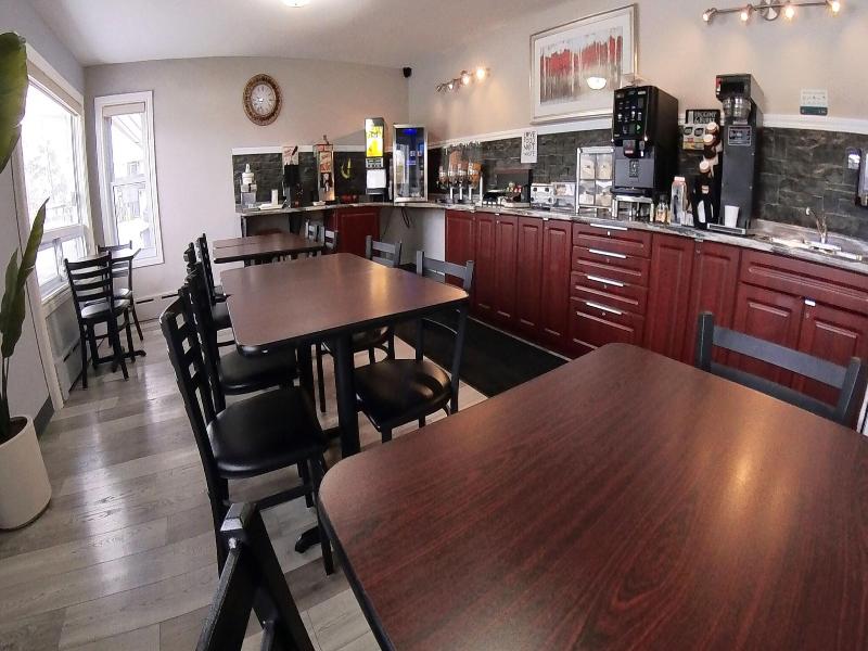 Moonlight Inn & Suites