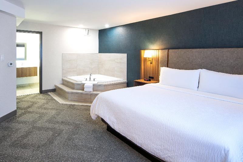 Holiday Inn Hinton image