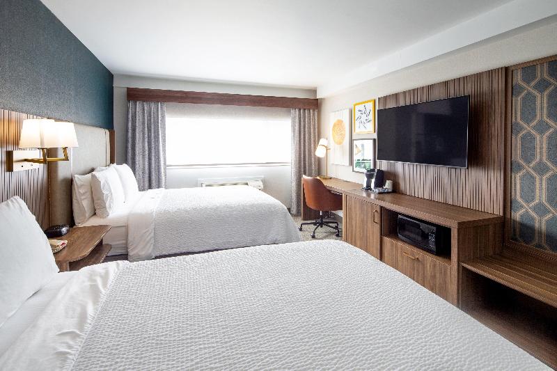 Holiday Inn Hinton image