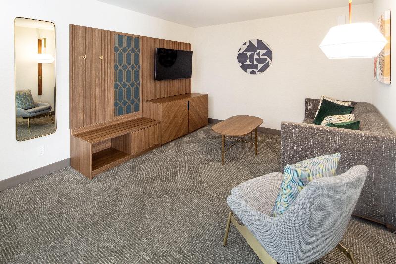 Holiday Inn Hinton image