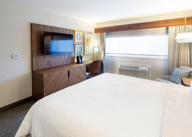 Holiday Inn Hinton image