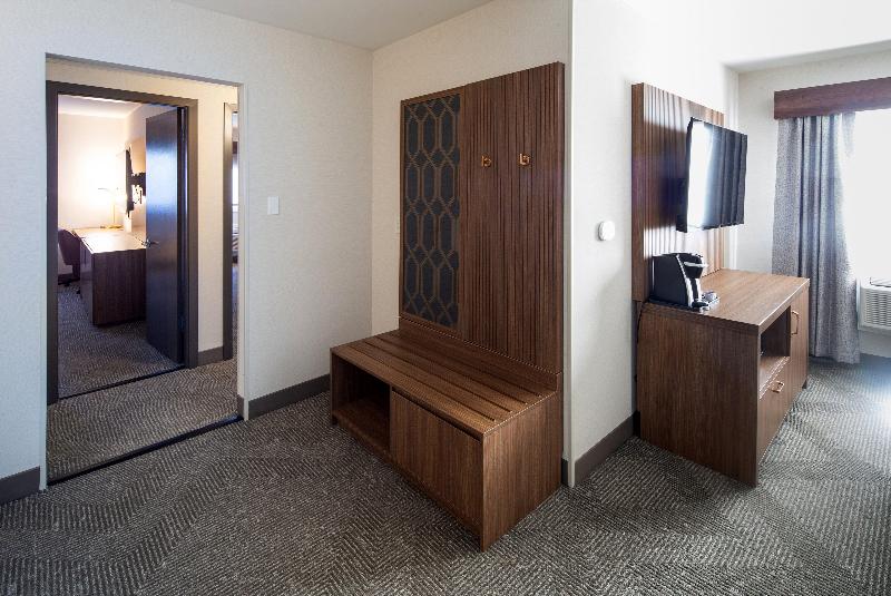 Holiday Inn Hinton image