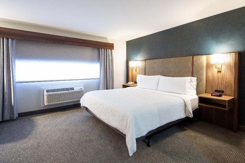Holiday Inn Hinton image