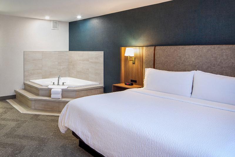 Holiday Inn Hinton image