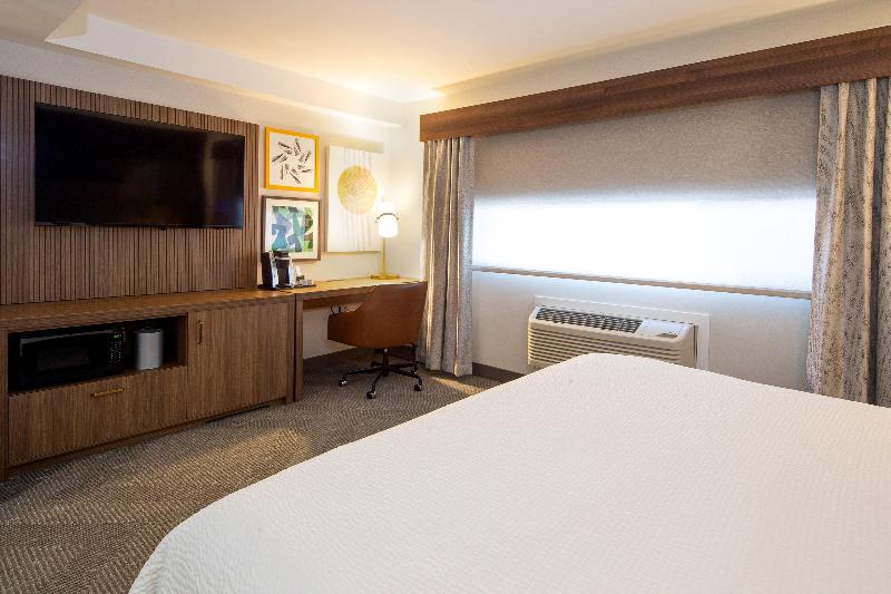 Holiday Inn Hinton image