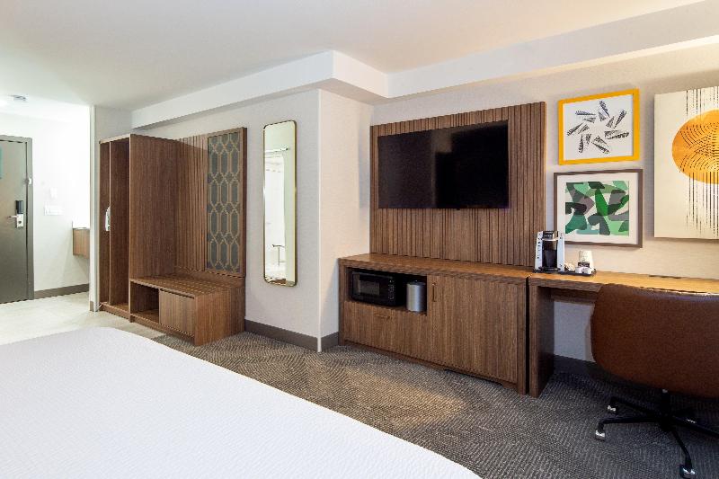 Holiday Inn Hinton image