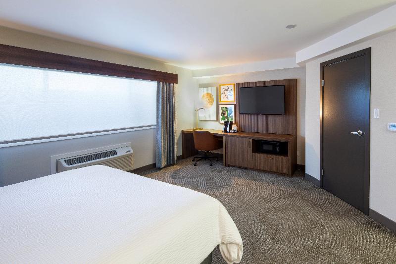 Holiday Inn Hinton image
