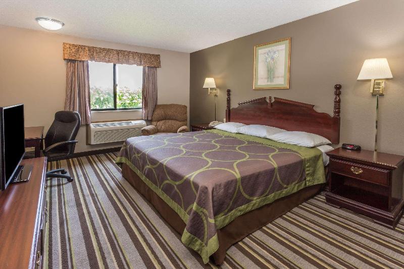 Super 8 by Wyndham Yorkville image