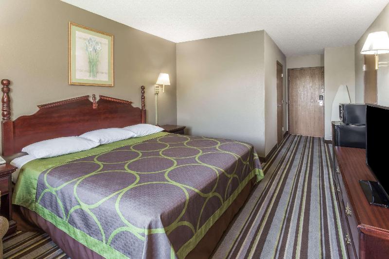 Super 8 by Wyndham Yorkville image