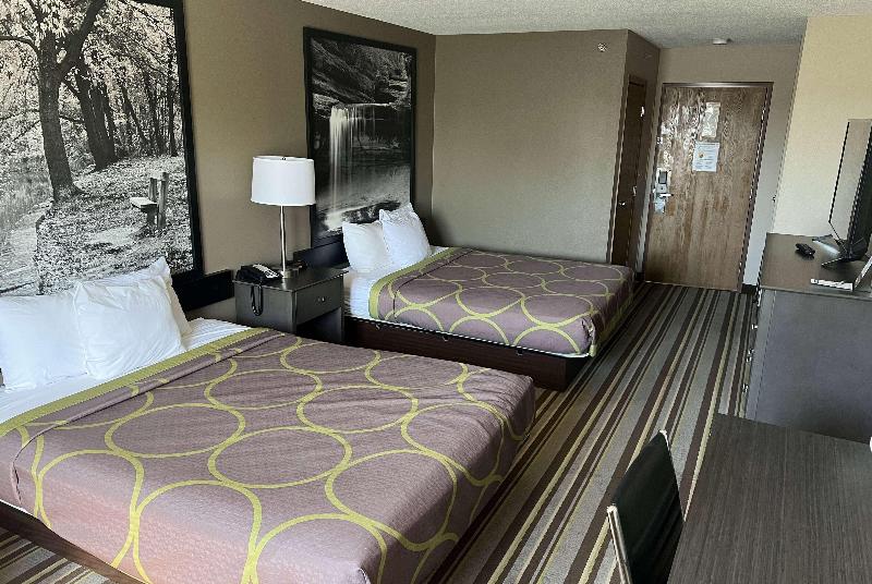 Super 8 by Wyndham Yorkville image