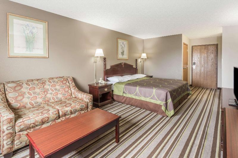 Super 8 by Wyndham Yorkville image