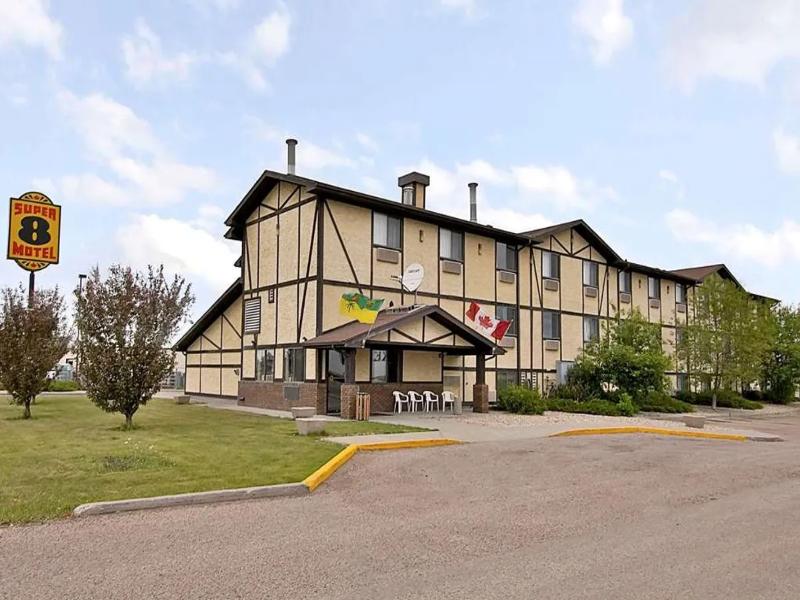 Super 8 By Wyndham Regina image