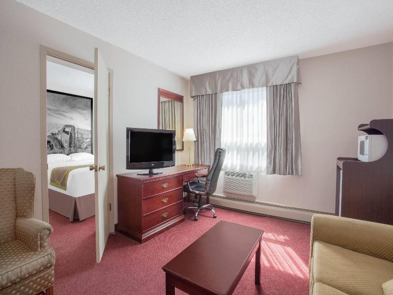 Super 8 by Wyndham Lethbridge image
