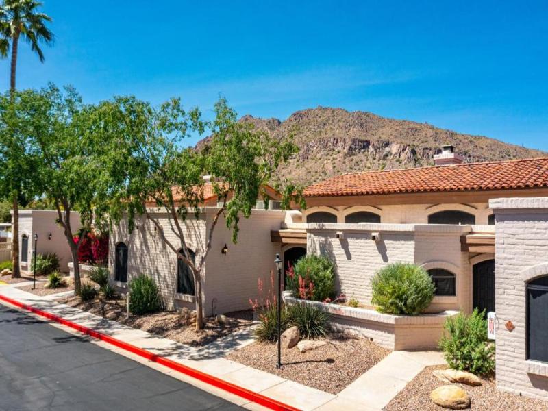 Scottsdale Camelback Resort image