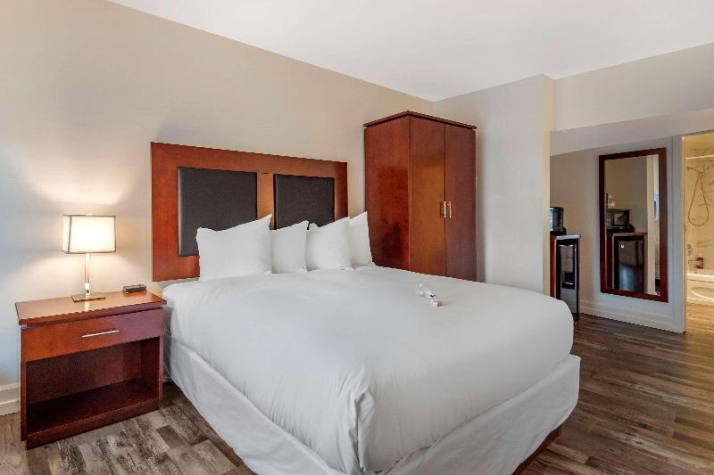 Comfort Inn & Suites image