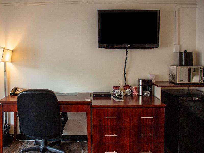 Comfort Inn & Suites image
