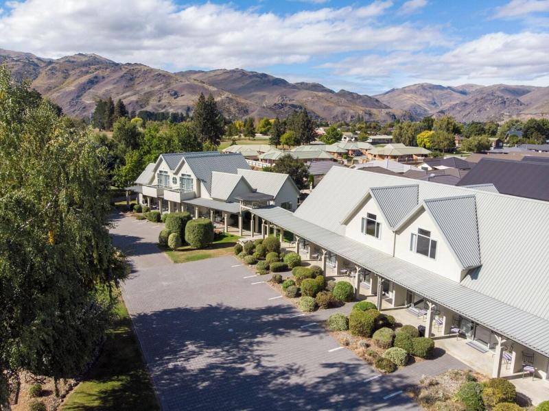 Colonial Manor Motel image
