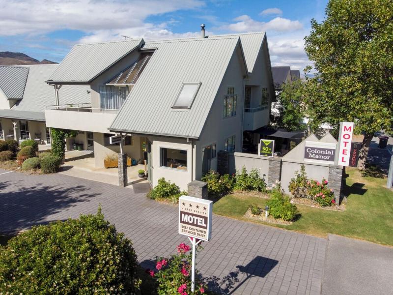 Colonial Manor Motel image