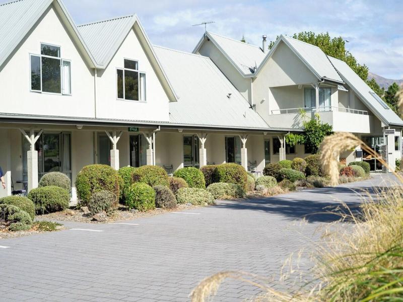 Colonial Manor Motel image